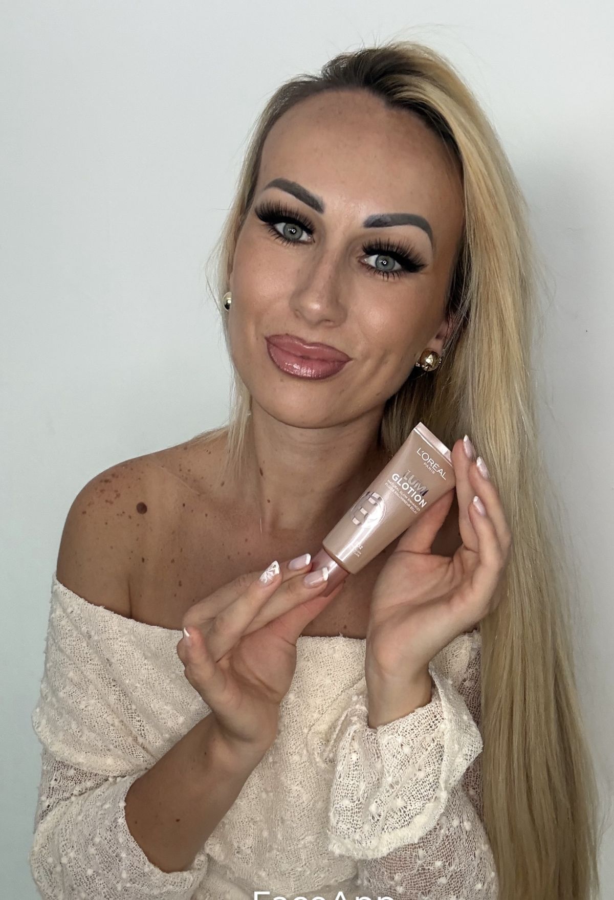 Emina mit L'Oréal Paris Lumi Glotion 902